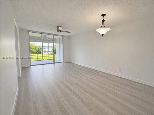 Foto del edificio - 9311 Orange Grove Dr