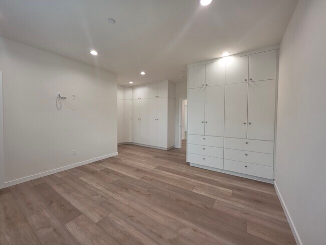 Building Photo - 6748 Ben Ave