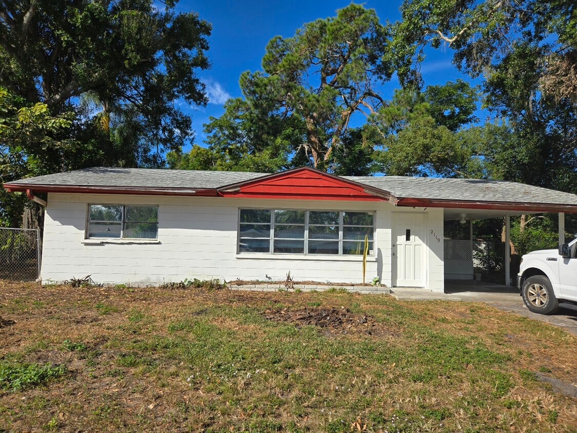 Primary Photo - 2119 N Allendale Ave