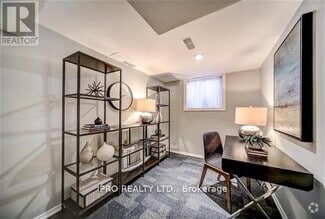 Building Photo - 109 Vanbrugh Ave