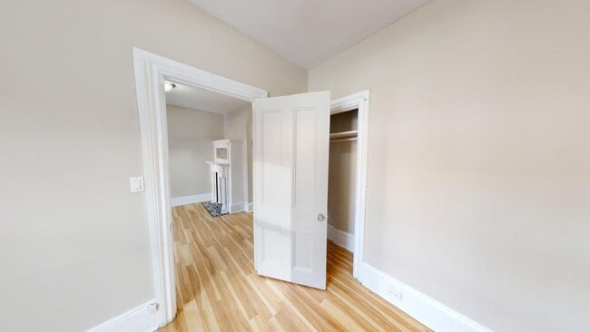 Interior Photo - 212-1/2 Bank Street