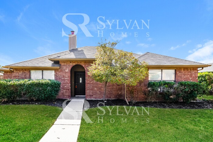 Primary Photo - Fall in love with this 3 bedroom, 2 bathro...