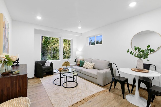 Building Photo - Wintersweet Townhome on Bainbridge Island