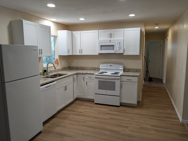 Kitchen with granite countertops. - 4513 Howard St