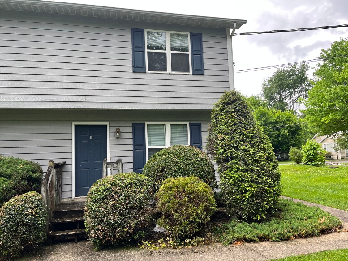 Primary Photo - 409 S Beech St
