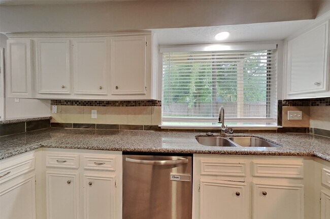 Foto del edificio - 15506 Swan Creek Dr