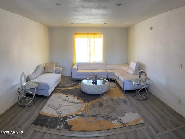 Foto del edificio - 8609 S 16th St