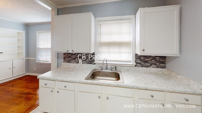 Building Photo - 1234 Robin Hood Ln