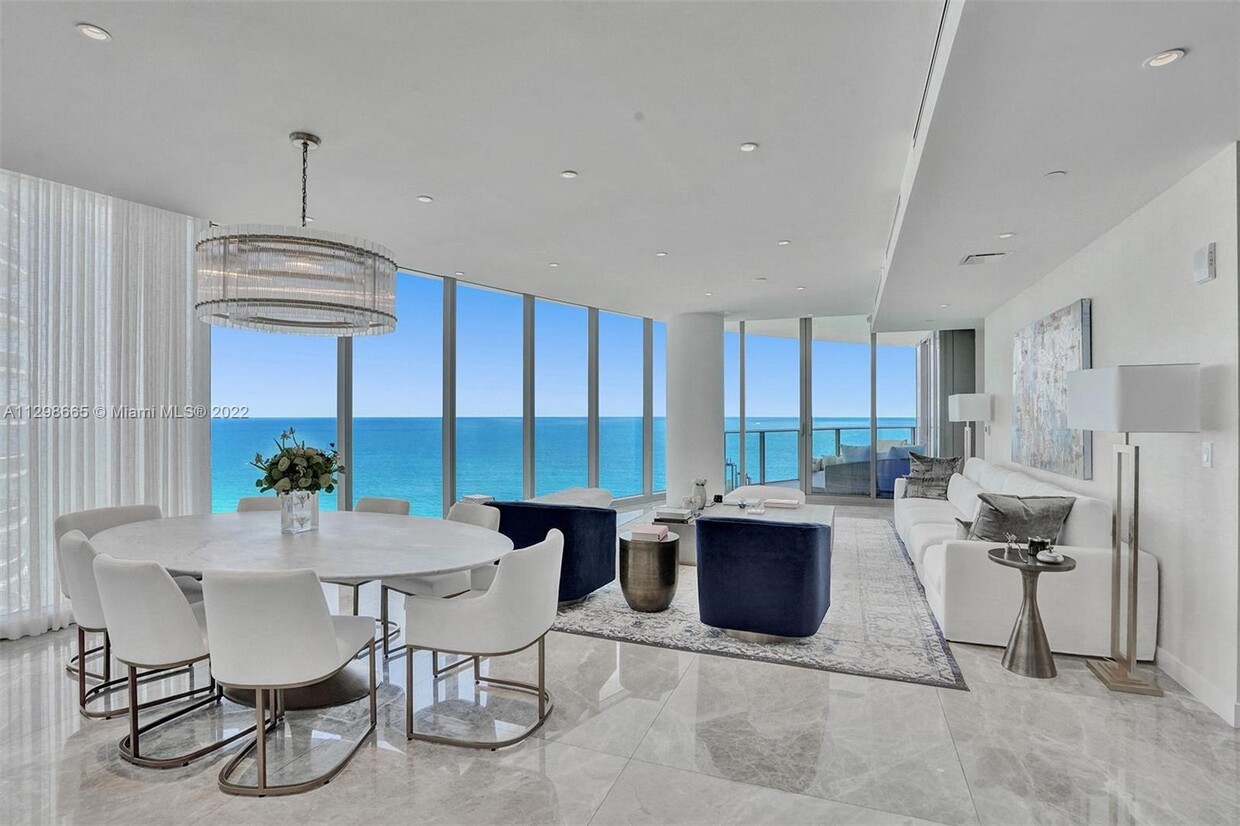 Foto principal - 15701 Collins Ave