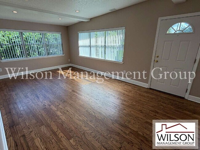 Foto del edificio - 4008 Montrose Ct