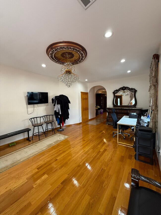 Foto del edificio - 1600 E 51st St