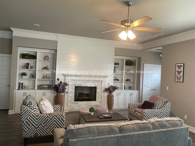 Foto del edificio - 1020 Trestle Ln
