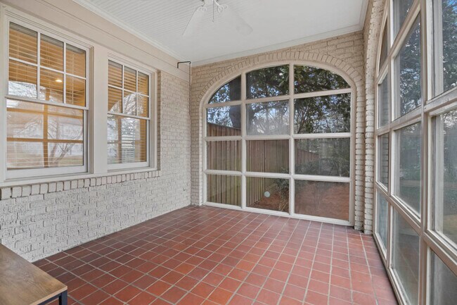 Foto del edificio - 591 Cumberland Rd NE