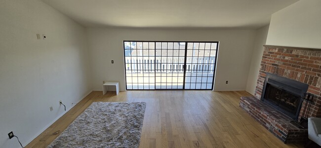 Building Photo - 2019 Carnegie Ln