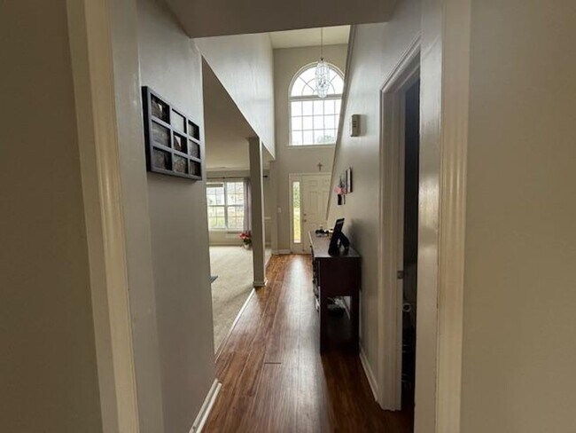 Building Photo - 160 Trevor Ridge Dr