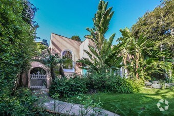 Foto del edificio - 1367 N Beverly Dr
