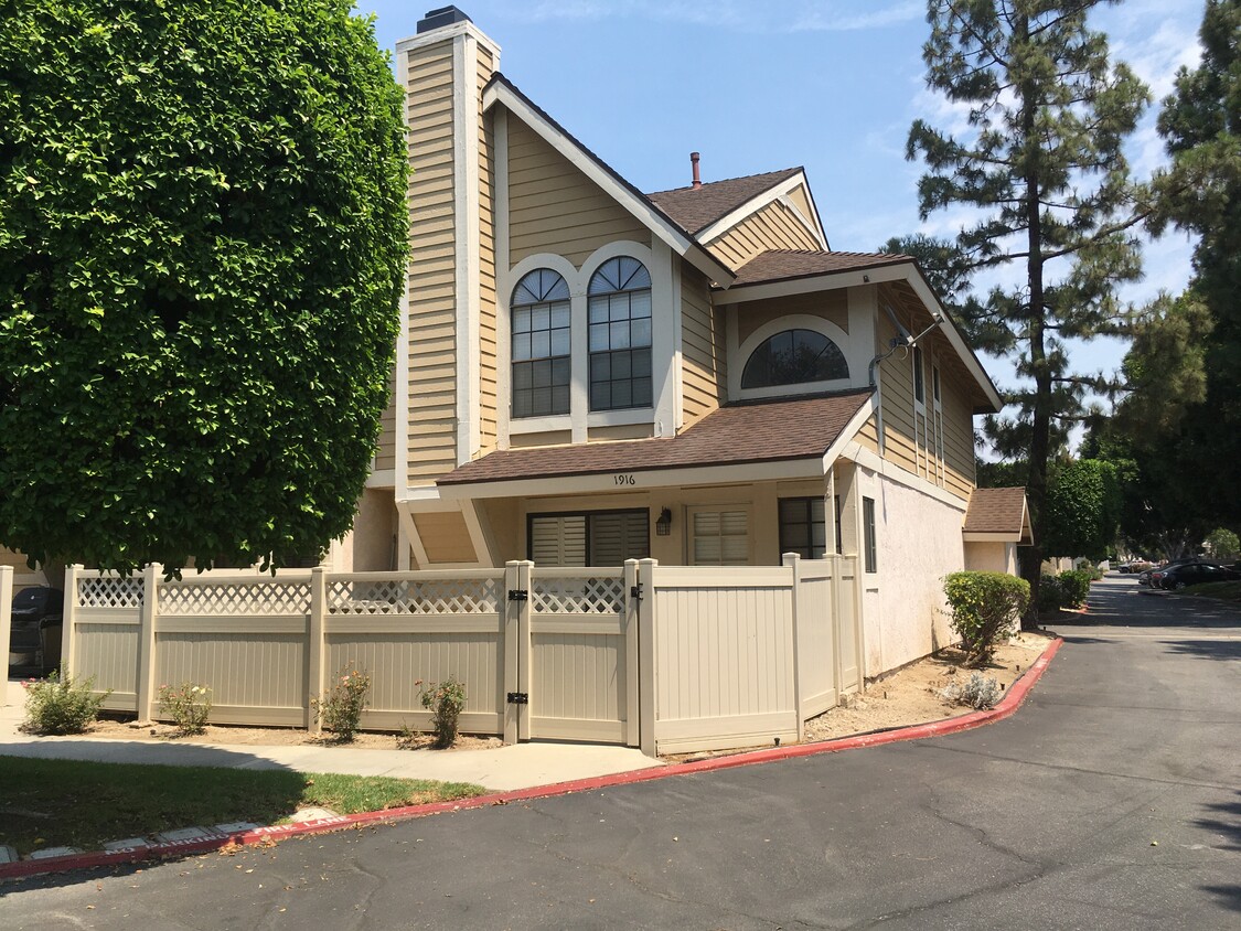 1916 E Covina Blvd, Covina, CA 91724 Townhome Rentals in Covina CA