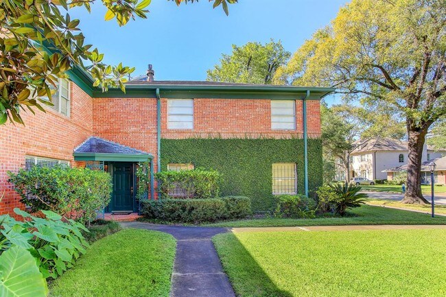 Foto del edificio - 3823 Wickersham Ln