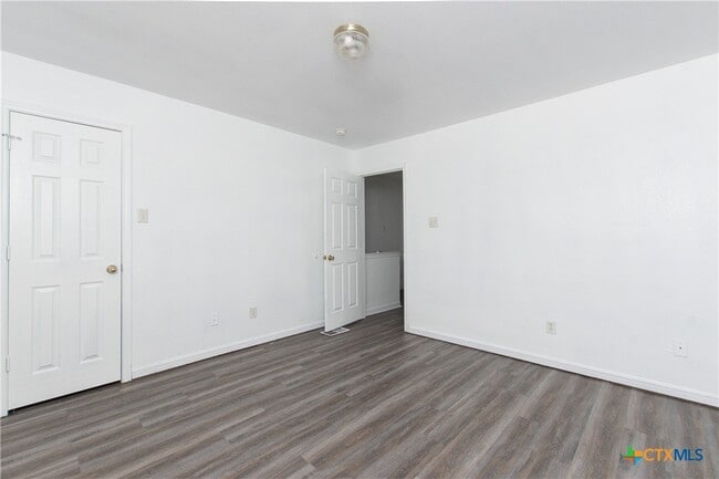 Building Photo - 4207 Primrose Dr