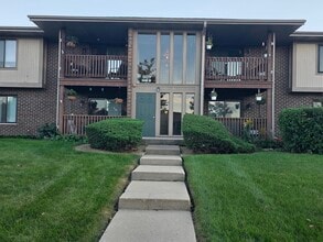 Building Photo - 801 Brook Dr