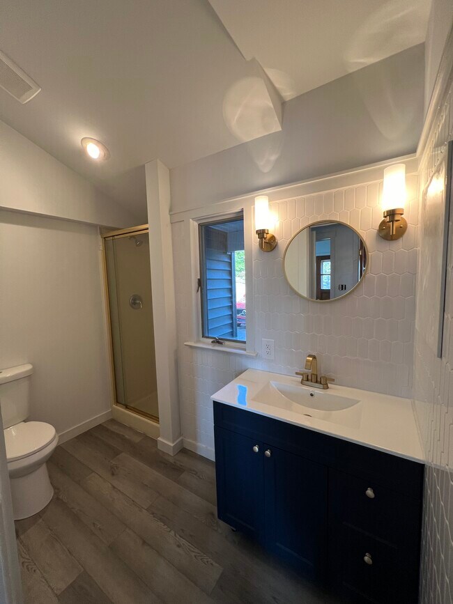 Bathroom (1 of 2) - 68 Grandview Ave