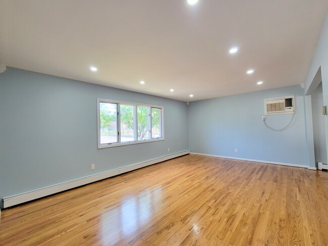 LR - 242 Terrace Ave