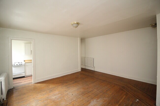 Building Photo - 932 N Charles St