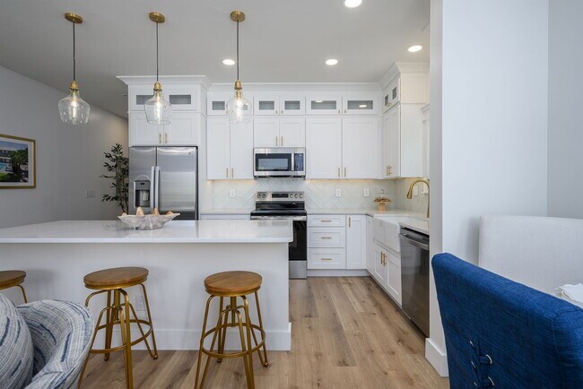 Building Photo - Luxury Four Bedroom Townhome on Hilton Head Island!