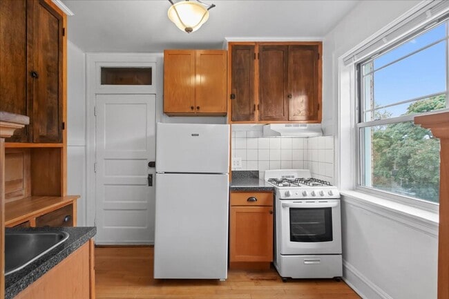 Foto del edificio - Large One Bedroom in Andersonville