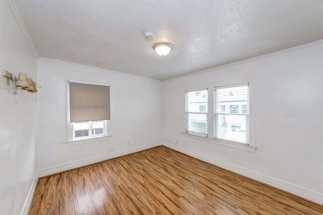 Building Photo - 1308 S Van Ness Ave