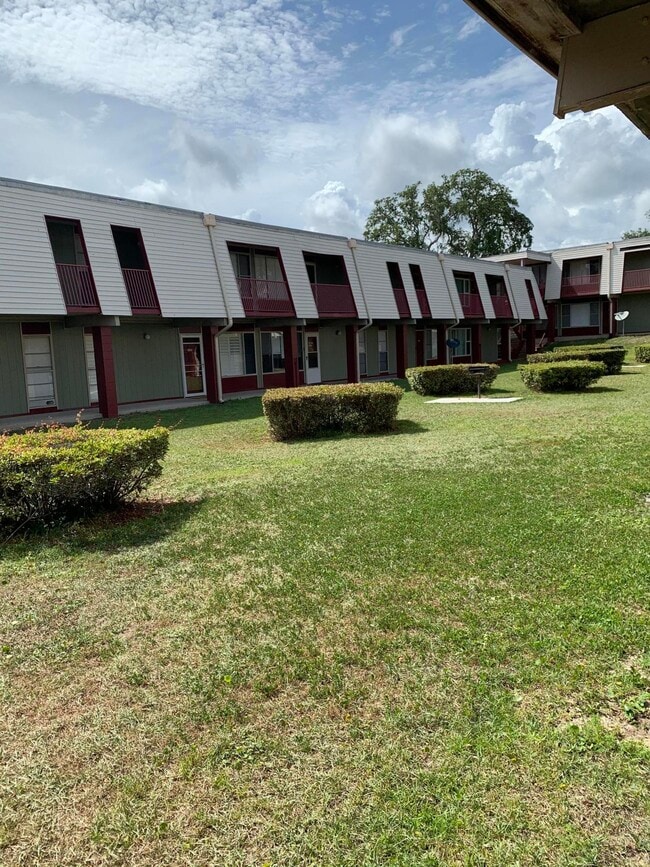 Building Photo - 210 Pelham Rd