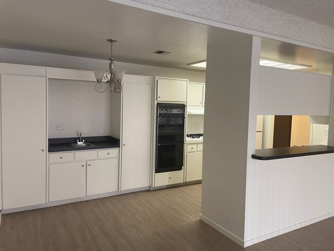 Photo - 1840 Fairburn Ave Apartment