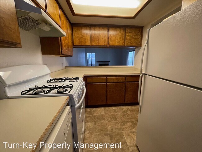 Building Photo - 2 br, 1.5 bath House - 10710 El Camino Rea...