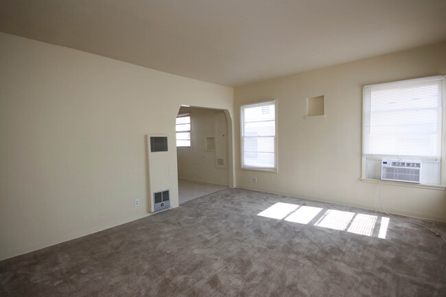 Building Photo - 102 N 1st St
