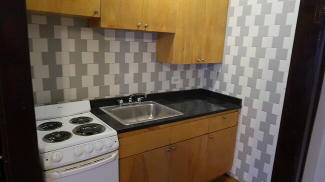 Foto del edificio - 846 W Montrose Ave