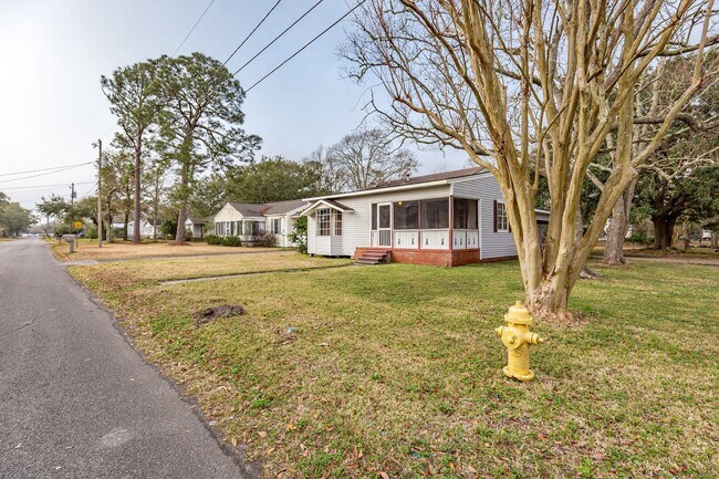 Foto del edificio - Cozy 2-Bedroom Home in Pascagoula