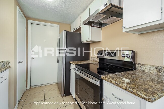 Foto del edificio - 15926 Willbriar Lane