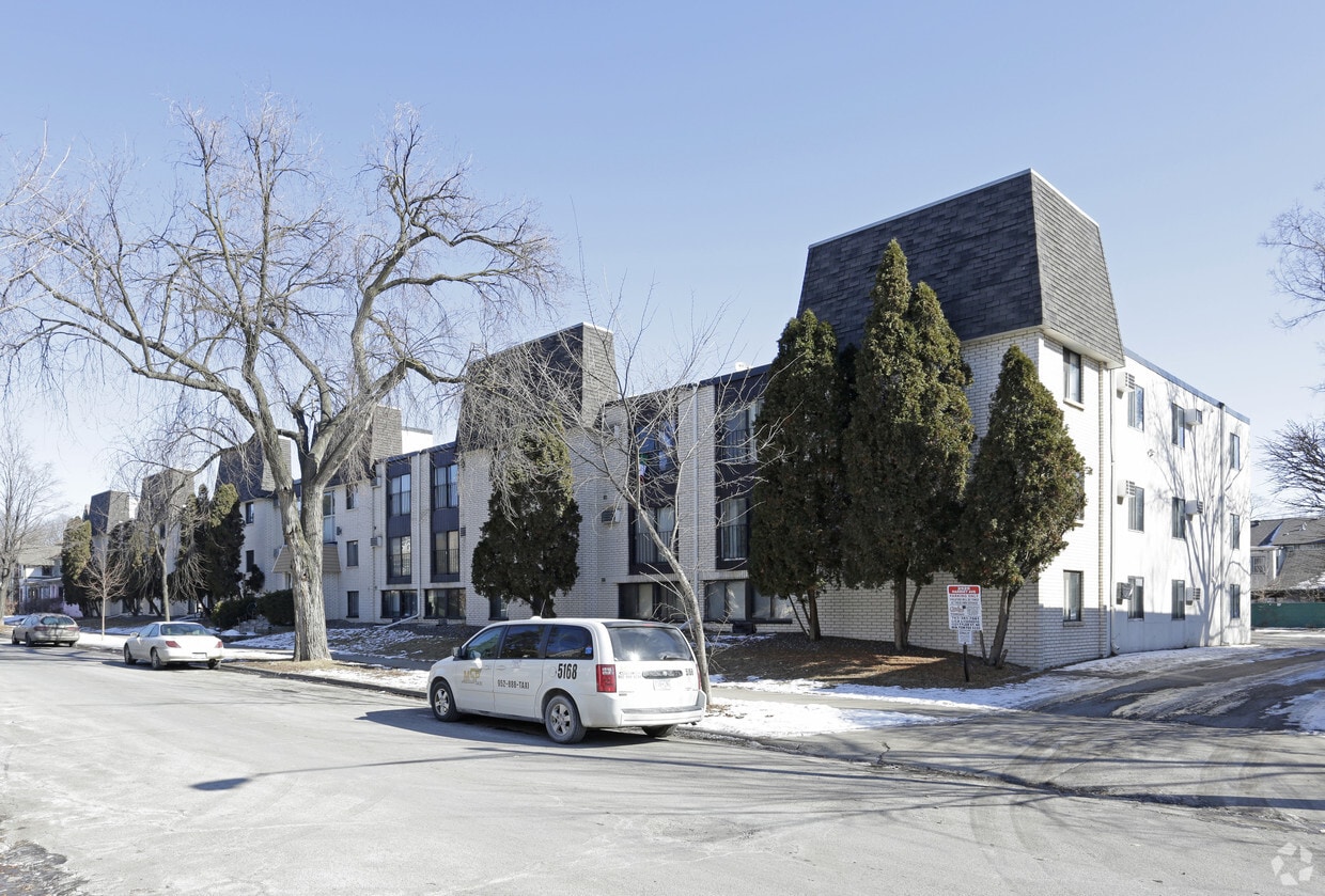 Primary Photo - 2525 Harriet Ave S