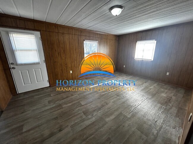Building Photo - 231 Stephens Rd