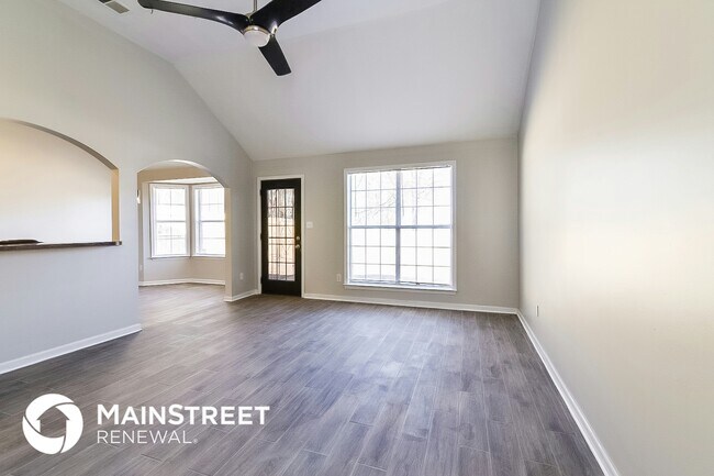 Foto del edificio - 7082 Parkbrook Ln