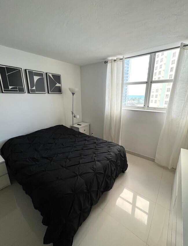 Building Photo - 3001 S Ocean Dr