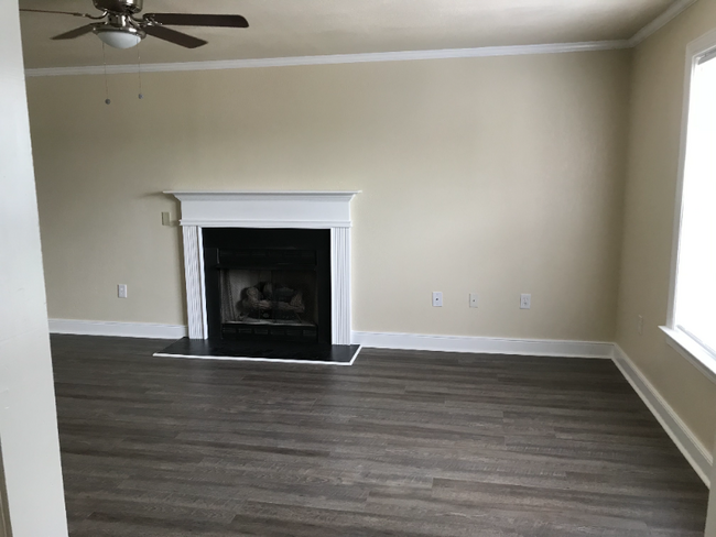 Building Photo - 3037B Edward Ct