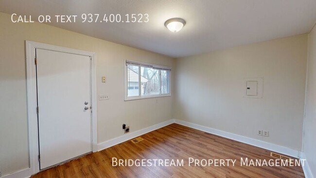 Building Photo - Nice 3 bedroom, 1 bath home with 2 car det...