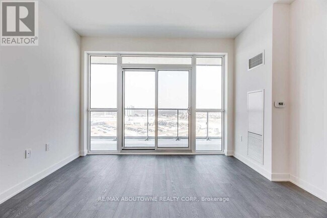 Photo du bâtiment - 4699-4699 Glen Erin Dr