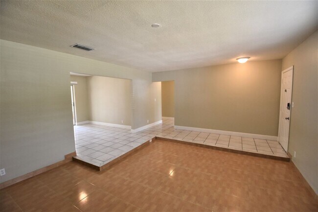 Building Photo - 2231 SW 67th Way