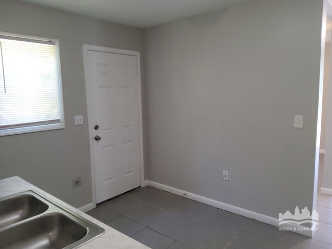 Building Photo - 1273 Capital Ave