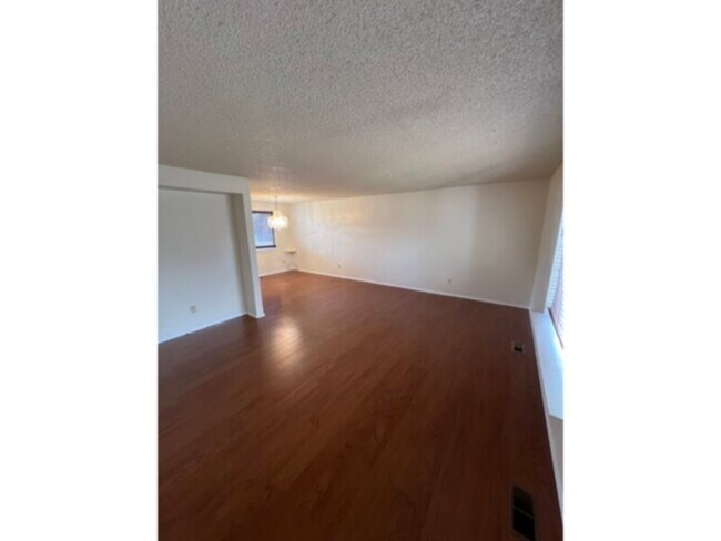 Foto del edificio - 9941 W Layton Ave