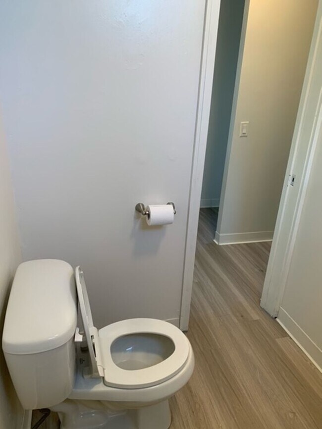 Foto del edificio - Salt Lake Area - Lakeside West building - 1 bedroom, 1 bath unit w/1 parking - Avail now