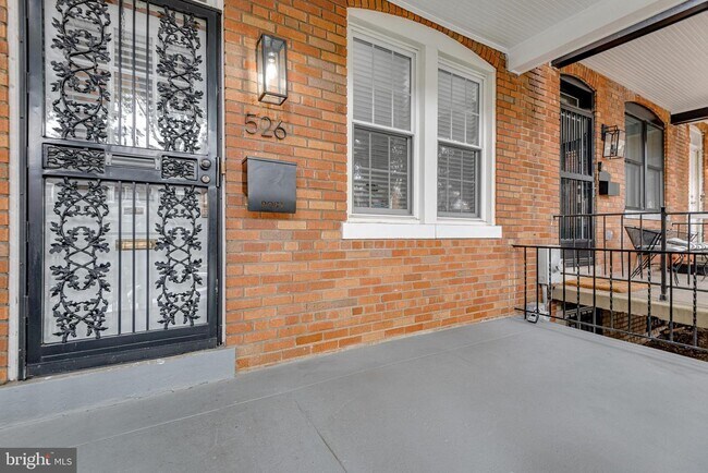 Foto del edificio - 526 23rd Pl NE