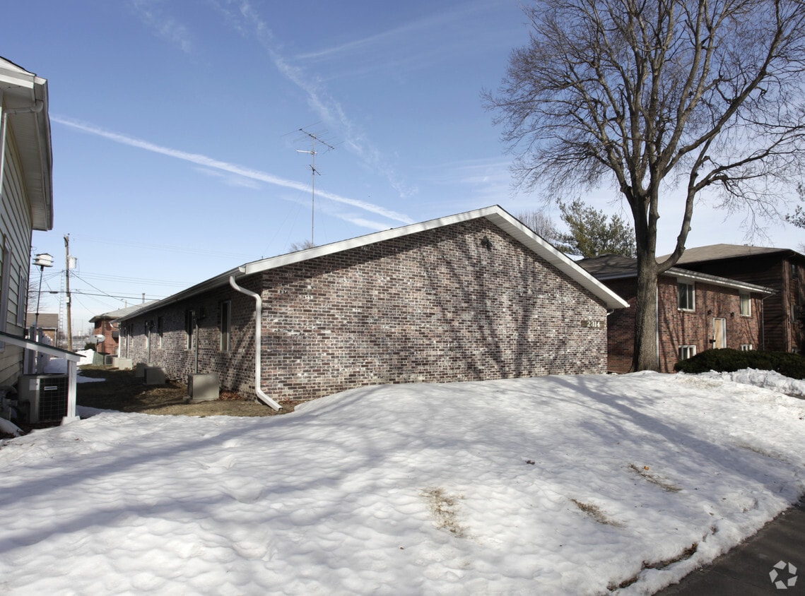 Building Photo - 2314 E St